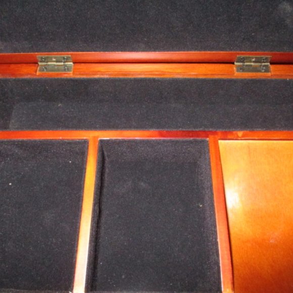 Men's Vintage Wood & Velvet Box - Picture 3 of 3